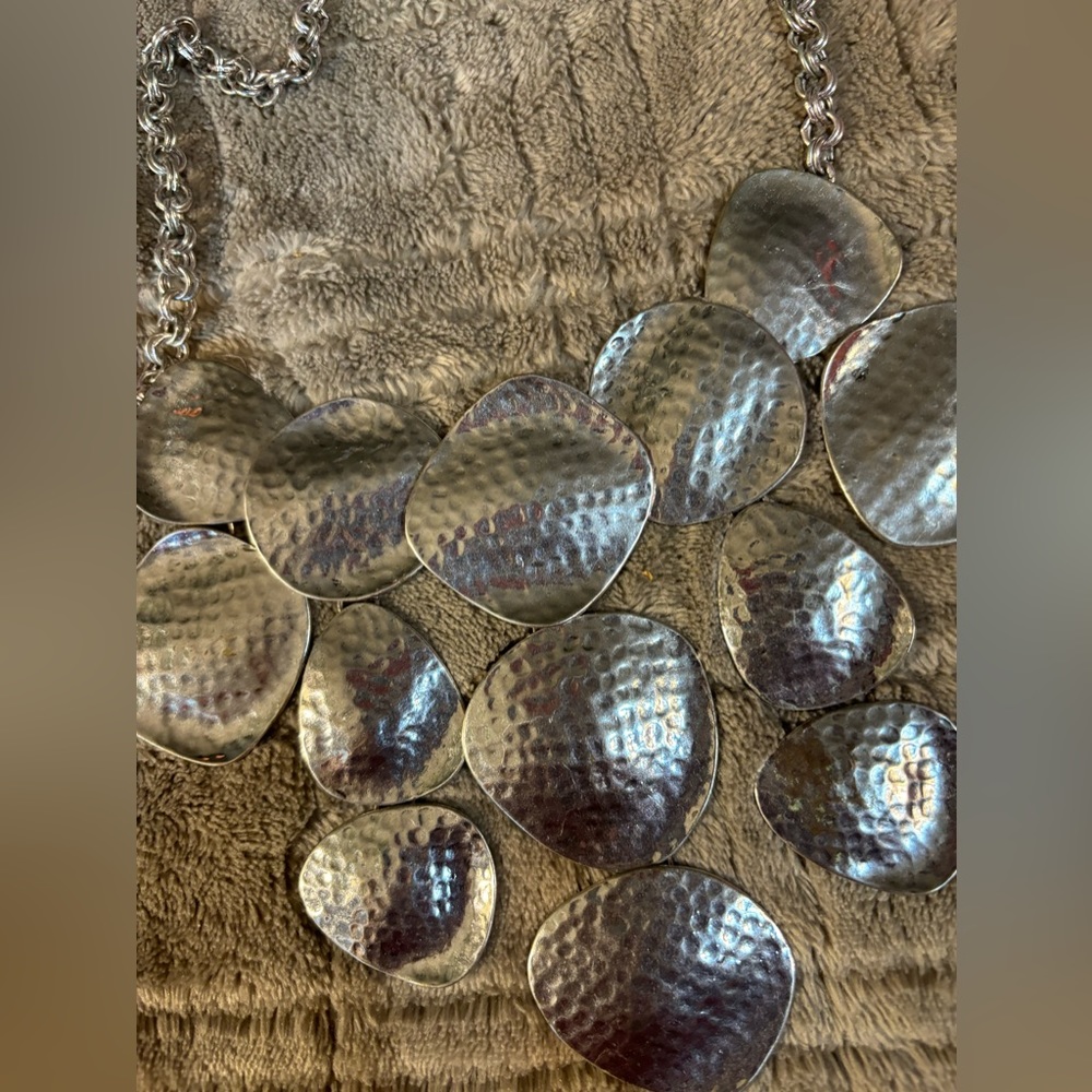 Gorgeous hammered silver tone necklace